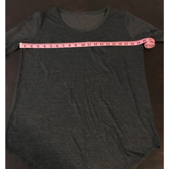 Lululemon Run Away Tee Heathered Black - 10 - Size is Missing - Picture 5 of 6